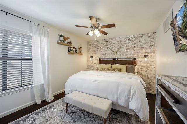 Building Photo - 9910 Royal Ln