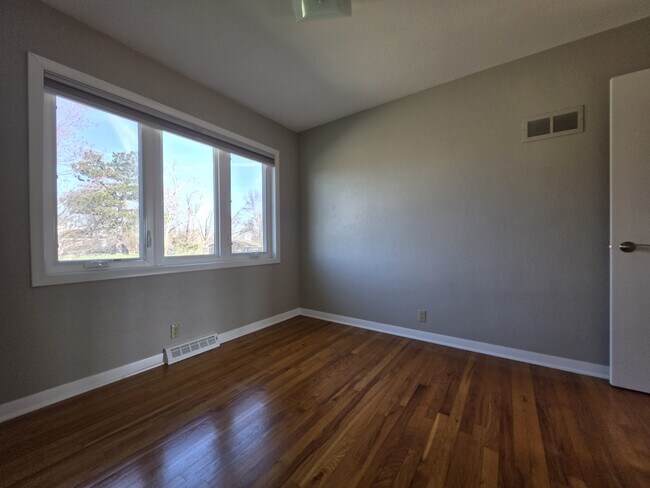 Building Photo - 3835 Lost Valley Rd SE