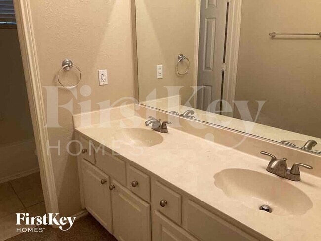 Building Photo - 2329 Bent Brook Dr