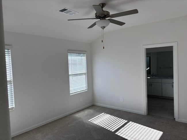 Building Photo - New Home for the New Year!