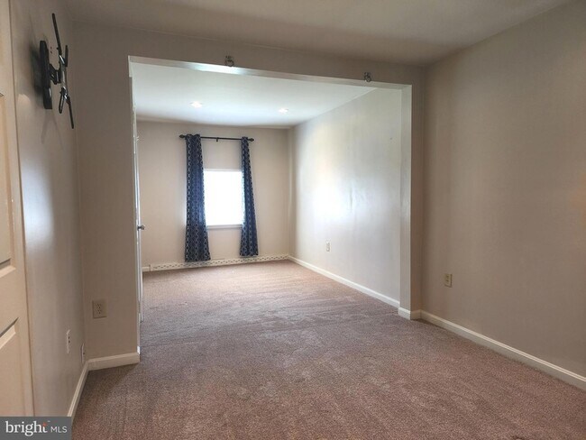 Building Photo - 739 Stouffer Ave