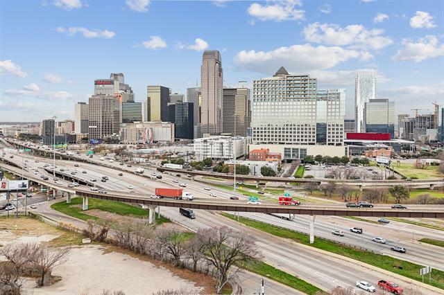 Building Photo - 3002 Zenia Dr