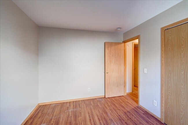 Building Photo - 1309-1311 Prairie Rd