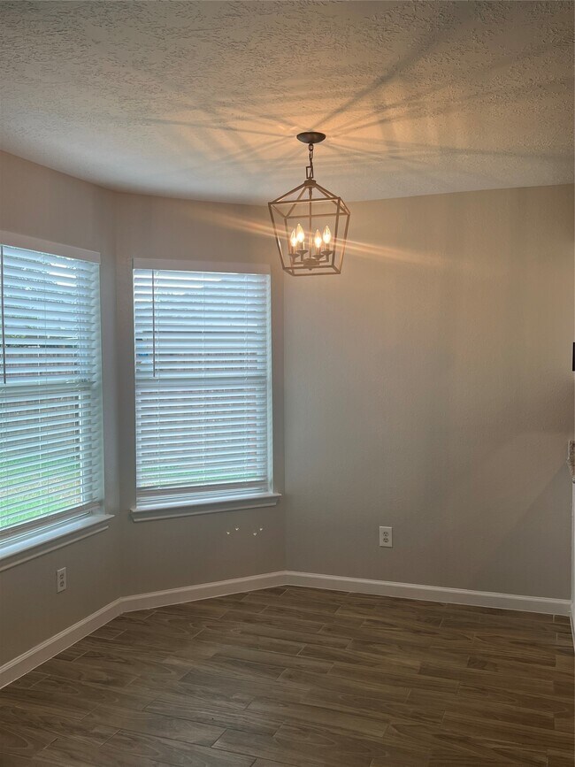 Building Photo - 12035 Duane St