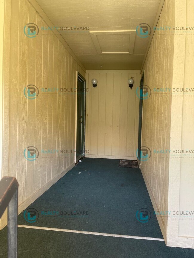 Building Photo - 3929 Clear Acre Ln