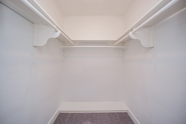 Building Photo - 2515 Oak Hill Dr