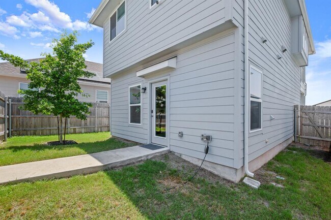 Building Photo - 17202 Adoro Dr
