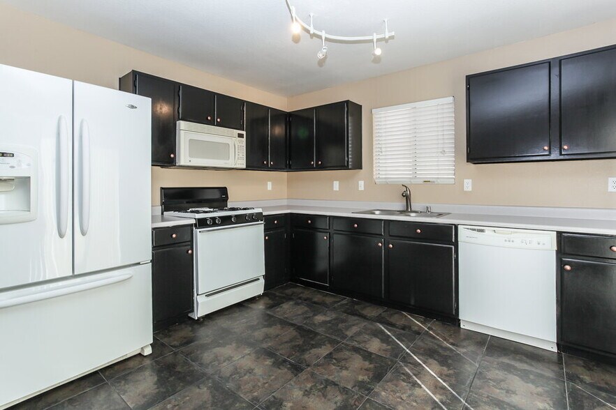 Building Photo - 5536 La Pelusa St