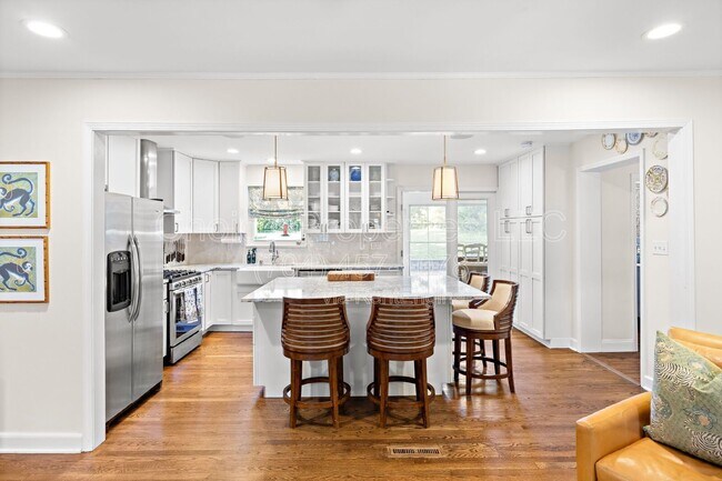 Building Photo - 832 Stanfield Dr
