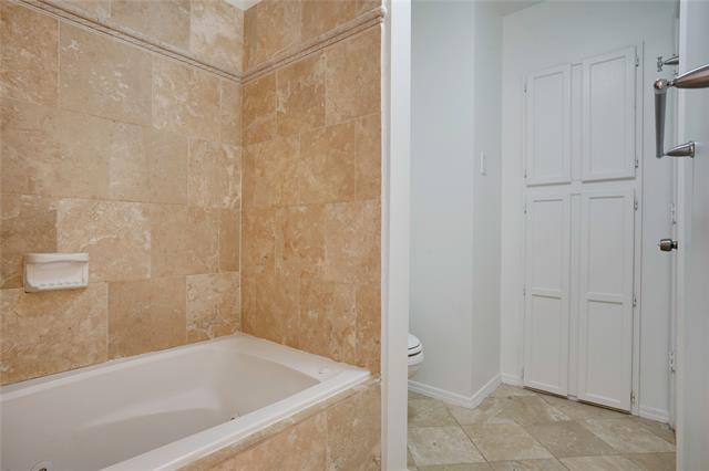 Building Photo - 6303 Richmond Ave