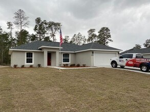 Building Photo - Custom Home - Desirable SW Ocala Neighborhood 3/2/2 - $250 off first months rent
