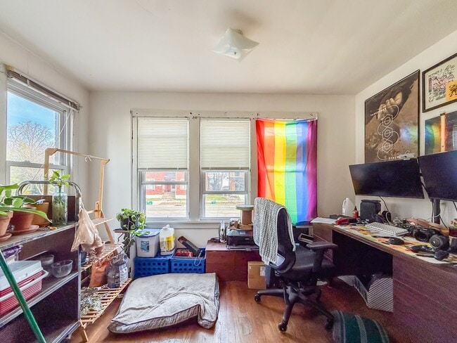 Building Photo - Charming & Convenient 2 Bedroom Near UIUC – Great Location!