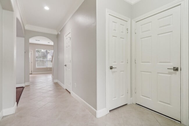 Building Photo - 12611 Brookfield Park
