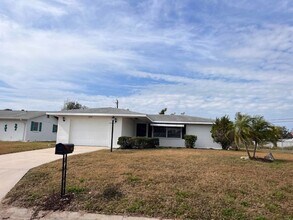 Building Photo - Venice, FL 2BR/2BA/1CG IN VENICE EAST