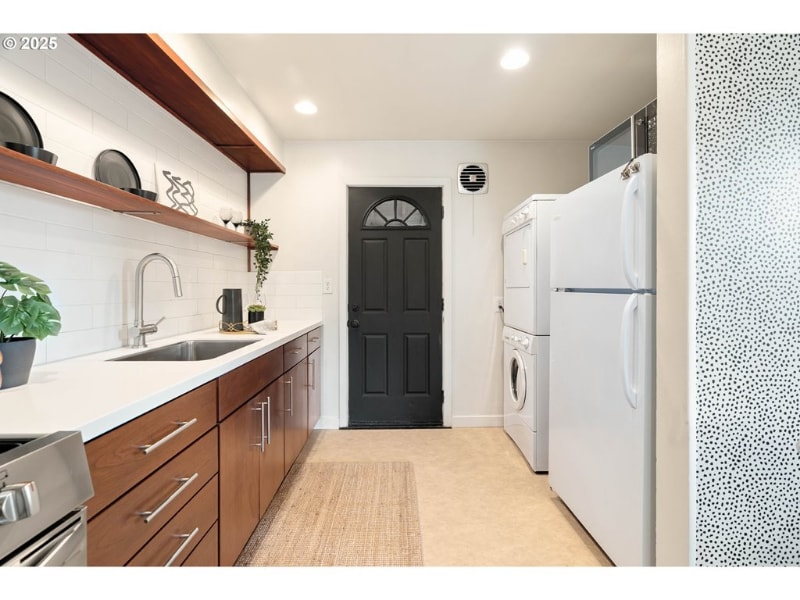 Building Photo - 841 NE 77th Ave