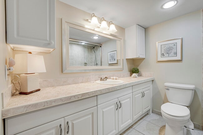 Building Photo - 275 Palm Ave