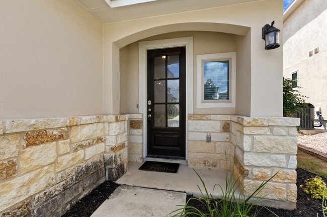 Building Photo - 3 Bedrooms and 2.5 Bathrooms located in Ca...