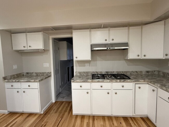 Building Photo - Gorgeous Remodeled 3-Bedroom Home in Lakewood!!