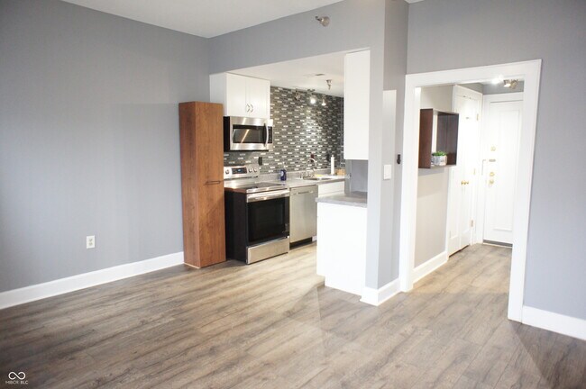 Building Photo - 230 E 9th St