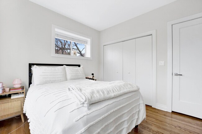 Building Photo - 3600 N Oakley Ave