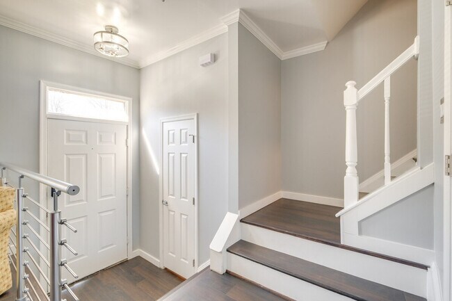 Building Photo - 3 Joyceton Terrace