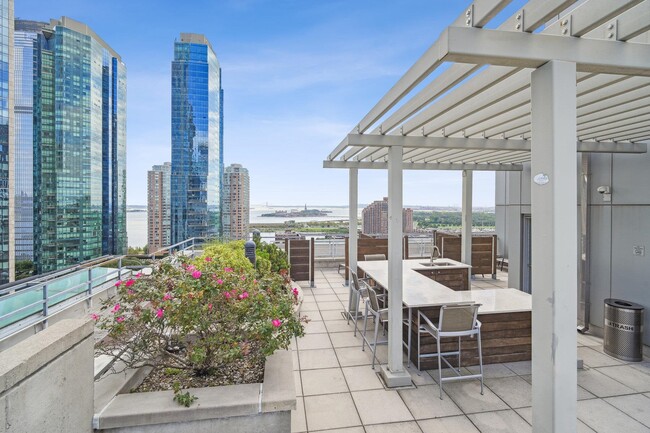 Building Photo - 105 Greene St