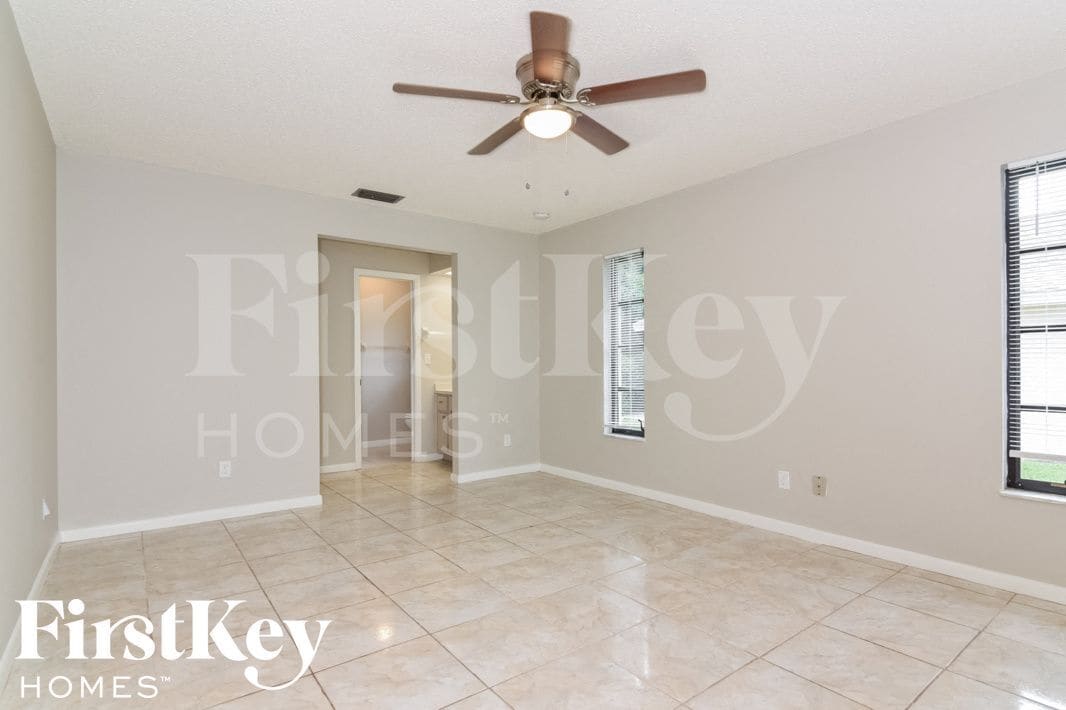 Building Photo - 620 SE 29th St