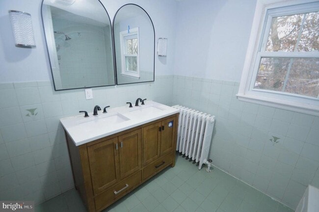 Building Photo - 322 Jones Ave