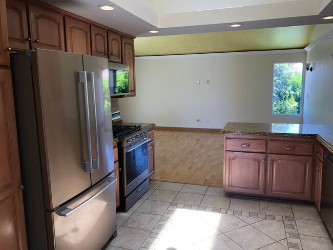Building Photo - Community Pool | Updated Bathrooms