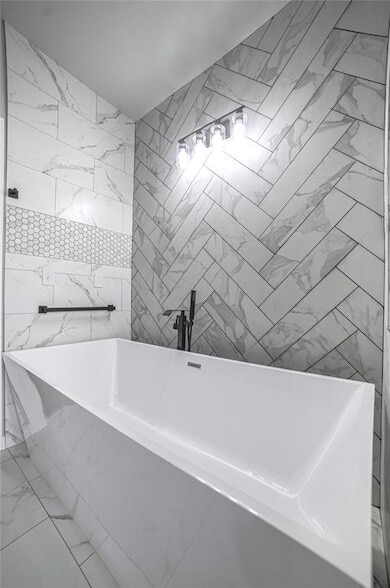 Building Photo - 4715 White Tail Ct