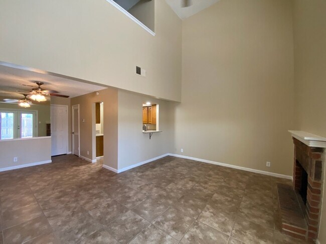 Building Photo - 2 story 1 bed 1.5 bath towhome