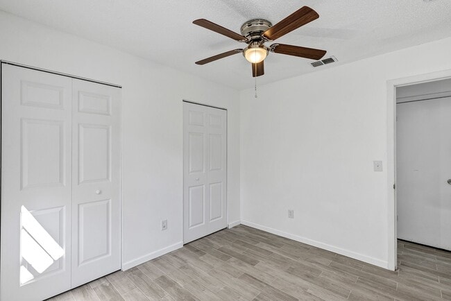 Building Photo - Spacious Upgraded 2-Bedroom Home with Modern Kitchenin Volusia County – Edgewater, FL