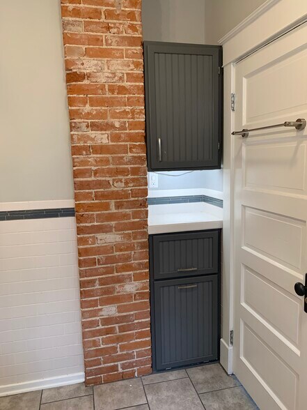 Building Photo - 4132 Oak St