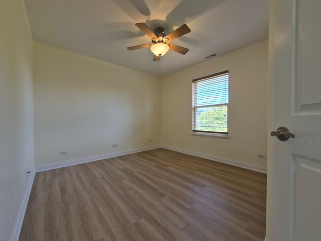 Building Photo - 2355 Shiloh Dr