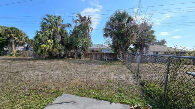 Building Photo - 303 NE 24th Ave