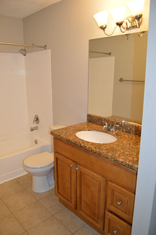 Building Photo - 1 bedroom 1 bath washer and dryer include