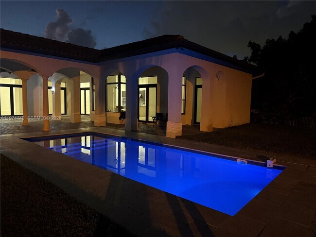 Building Photo - 1460 SW 125th Ave