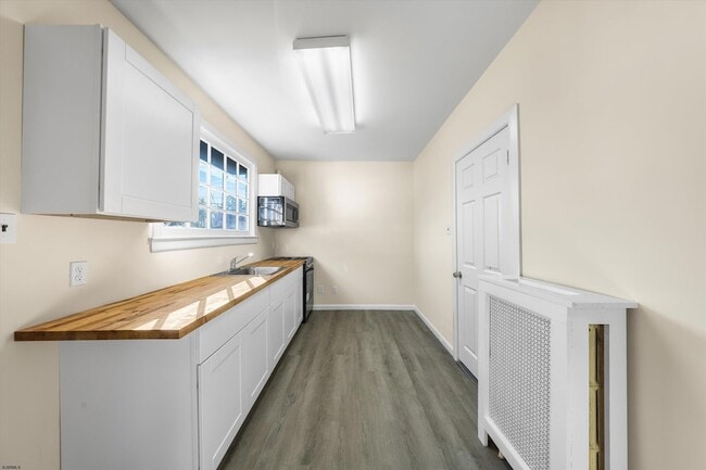 Building Photo - 616 W Ocean Heights Ave