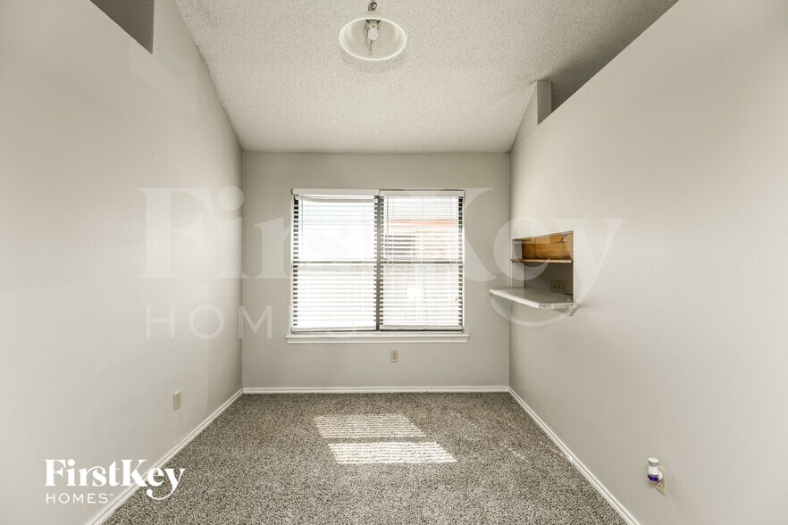 Building Photo - 4742 Cornflower Dr