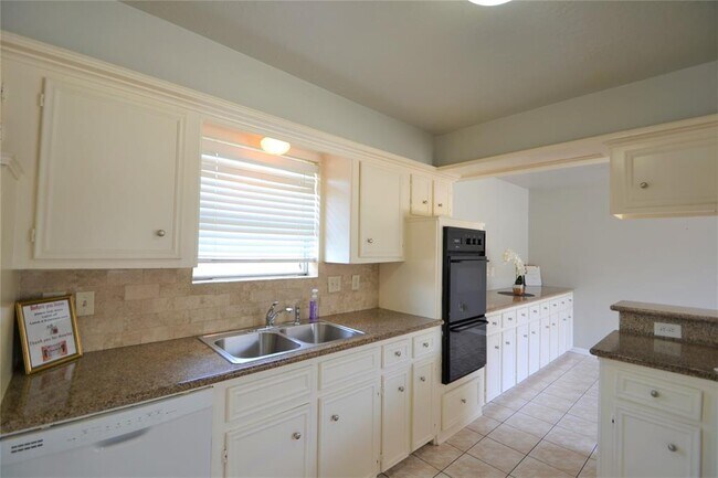 Building Photo - 15927 Tumbling Rapids Dr