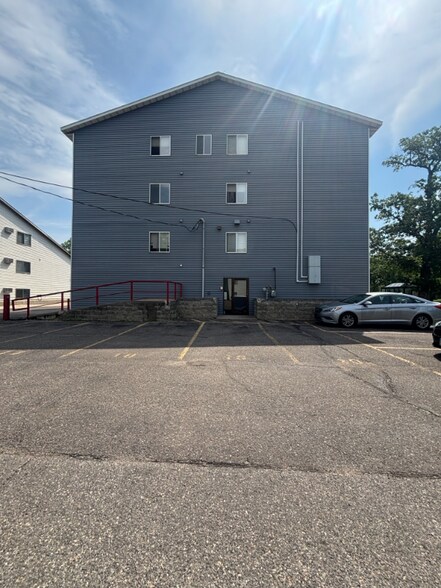 Building Photo - 627 5th Ave S