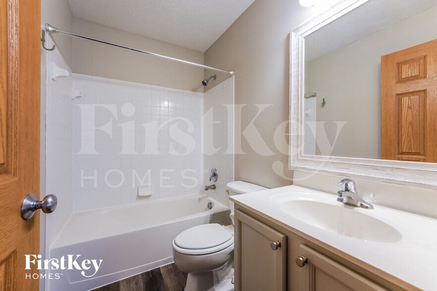 Building Photo - 426 Flat River St