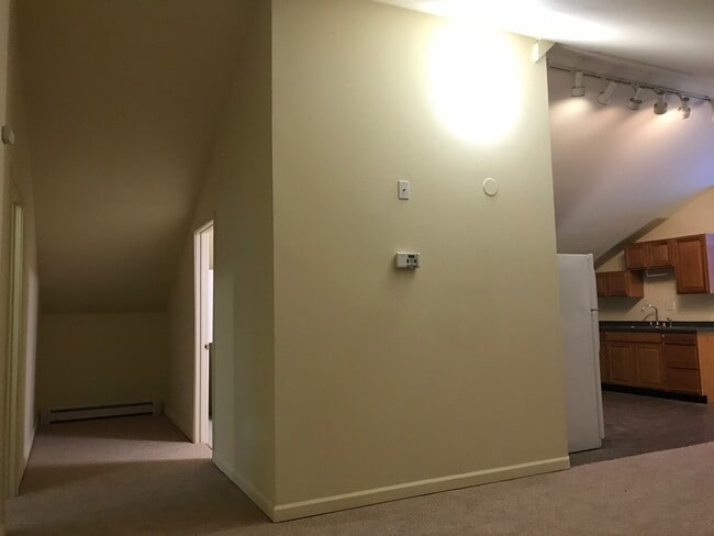 Building Photo - 147 Hunt Ct
