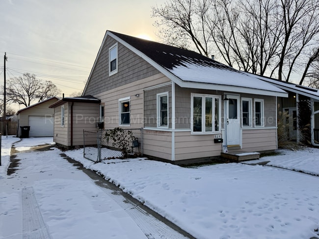 Building Photo - Updated Ranch on Double Lot Near Royal Oak & Ferndale