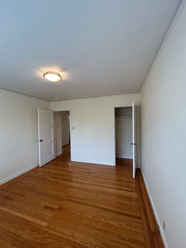 Building Photo - 2741 Judah St