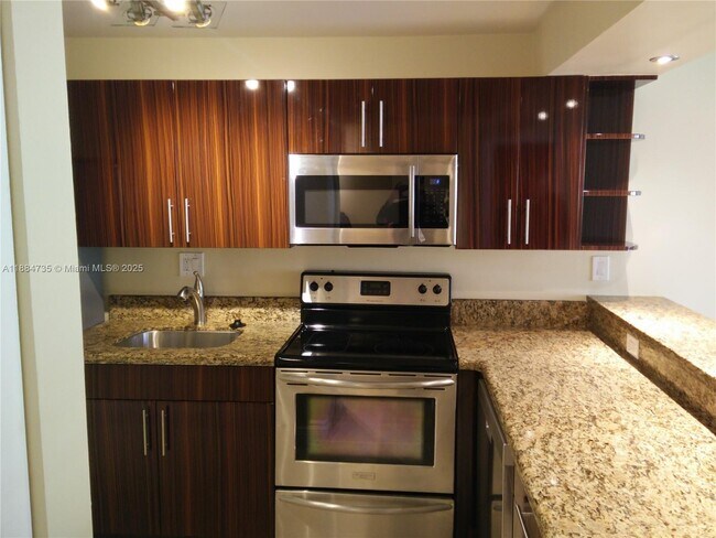 Building Photo - 3285 Foxcroft Rd