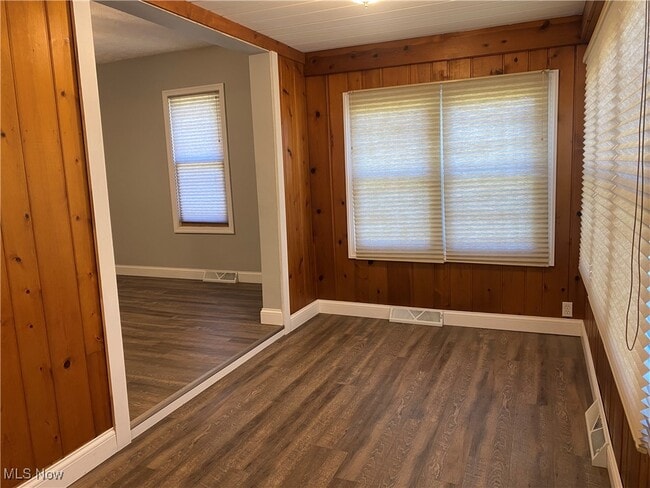 Building Photo - 240 Edwin St NW