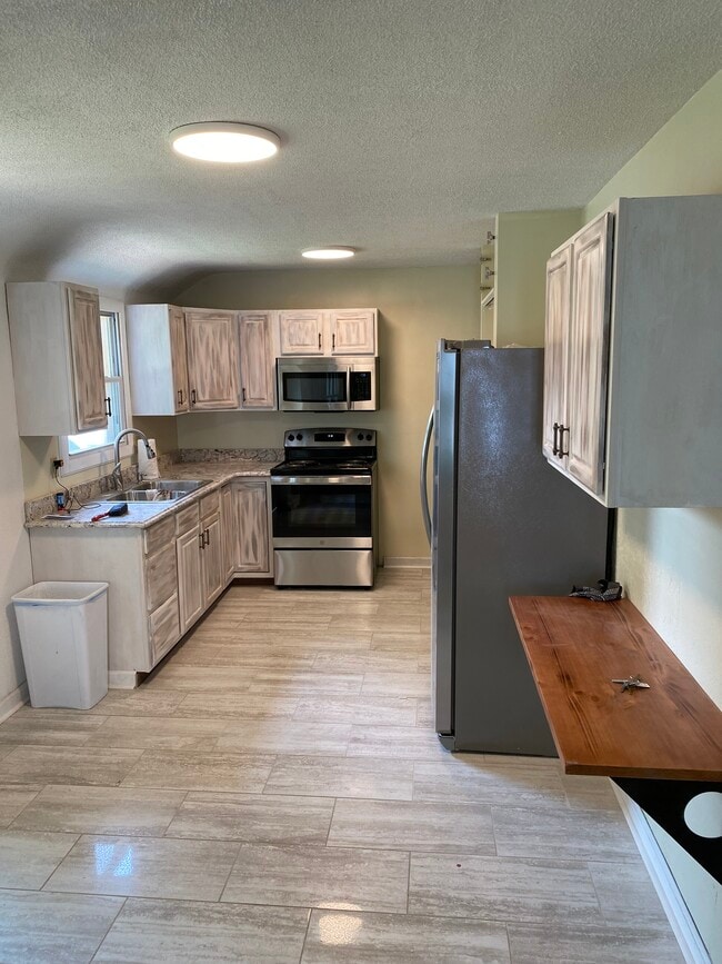 Building Photo - 5422 E 20th Pl