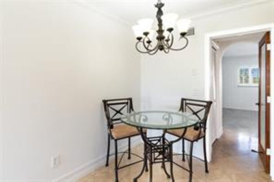 Building Photo - 4848 NE 23rd Ave