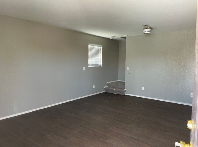 Building Photo - FREE RENT INTERESTED  3BR  1 BATH  SINGLE FAMILY HOME  BACK UNIT